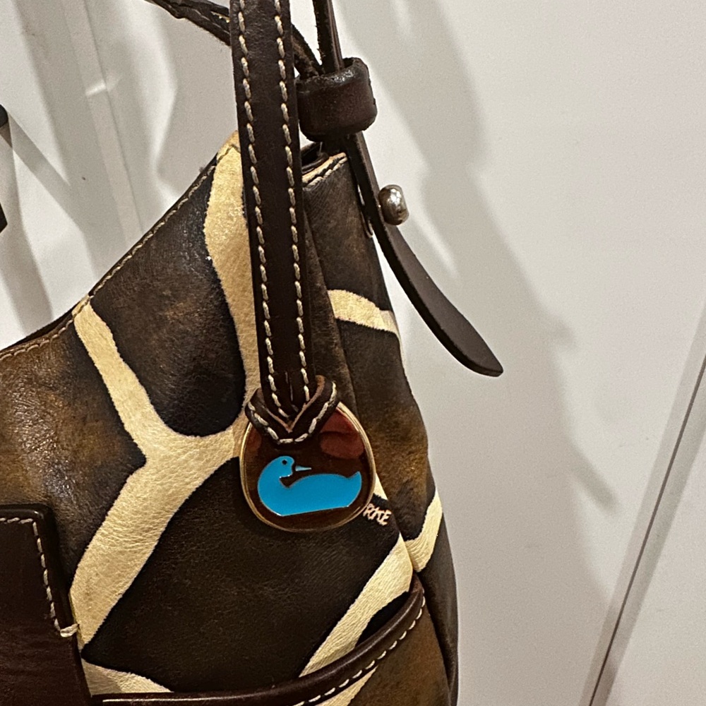 Dooney & Bourke Giraffe Print Shoulder Bag EUC no callouts - Picture 3 of 16
